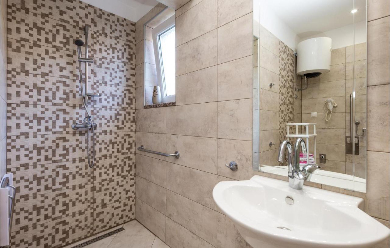 Nice Apartment In Rukavac With Kitchen Exterior foto