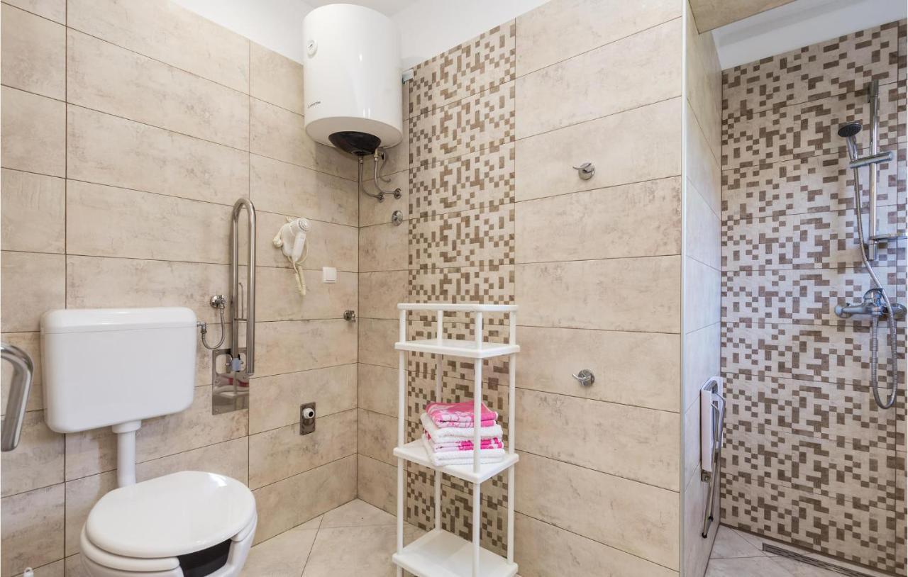 Nice Apartment In Rukavac With Kitchen Exterior foto