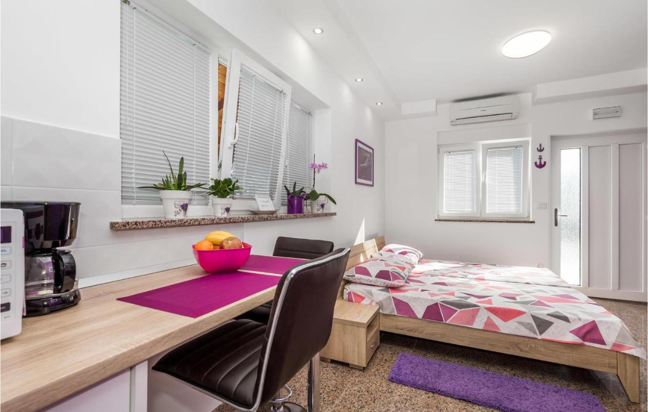 Nice Apartment In Rukavac With Kitchen Exterior foto